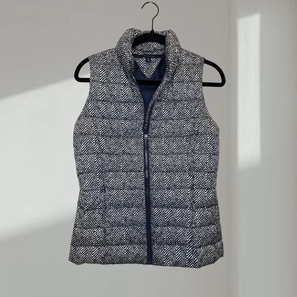 Tommy Hilfiger Quilted Vest – Women’s XS (Black & White Herringbone Pattern) - Picture 1 of 6
